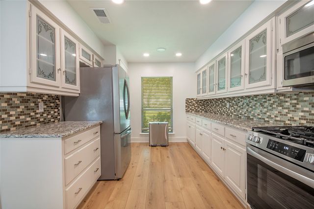 1049 Forest Grove Drive, Dallas, TX 75218
