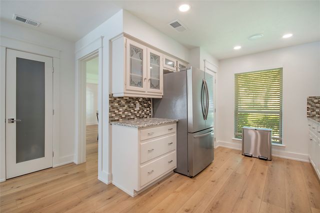 1049 Forest Grove Drive, Dallas, TX 75218