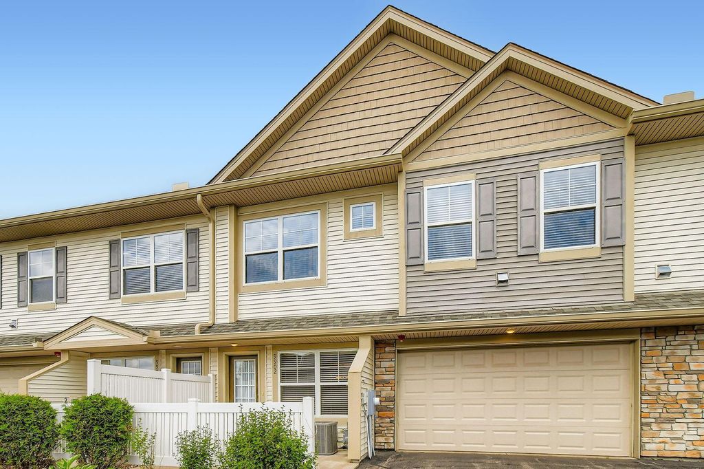 9902 5th Street Lane N, Lake Elmo, MN 55042