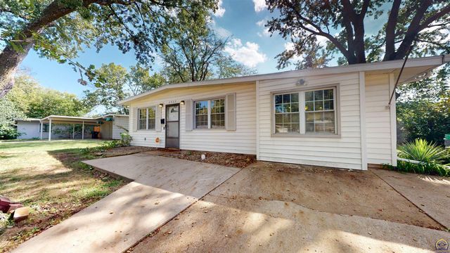 2909 SW Twilight DR, Topeka, KS 66614