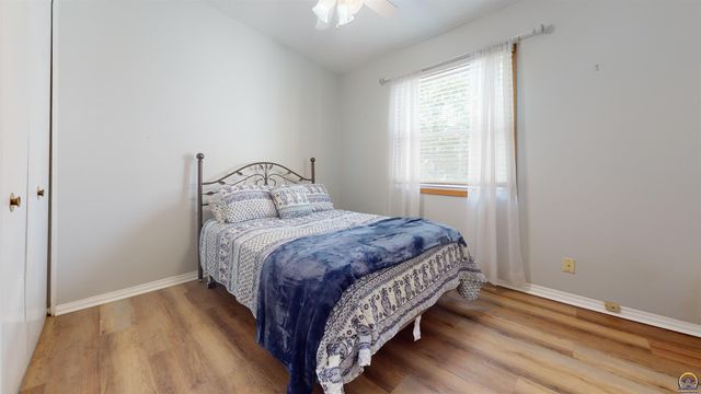 2909 SW Twilight DR, Topeka, KS 66614