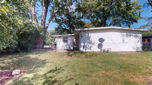 2909 SW Twilight DR, Topeka, KS 66614