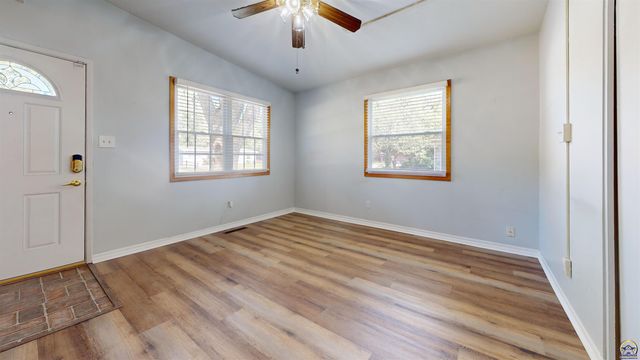 2909 SW Twilight DR, Topeka, KS 66614