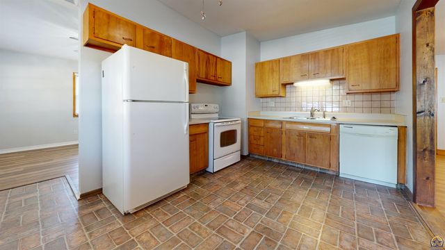 2909 SW Twilight DR, Topeka, KS 66614