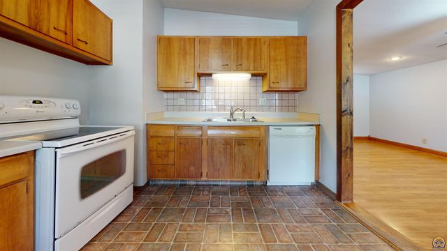 2909 SW Twilight DR, Topeka, KS 66614