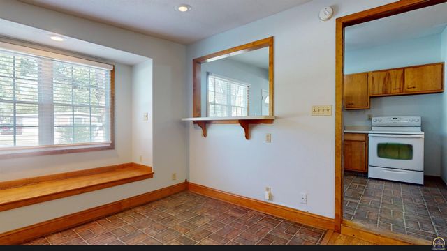 2909 SW Twilight DR, Topeka, KS 66614
