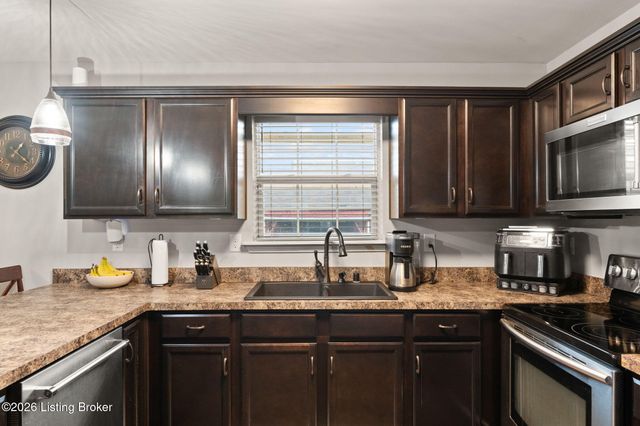481 Reserves Blvd, Shepherdsville, KY 40165