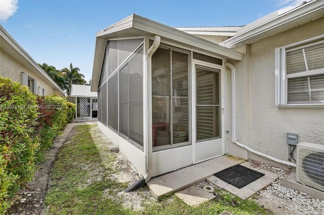 210 NW Zanzibar Pl, Port St. Lucie, FL 34986