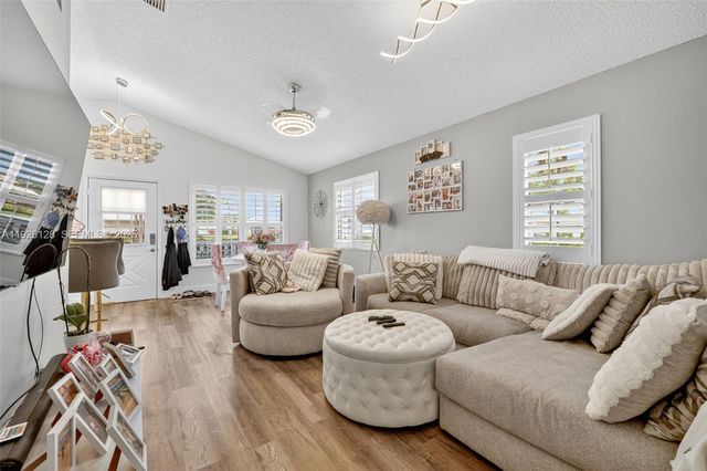 210 NW Zanzibar Pl, Port St. Lucie, FL 34986