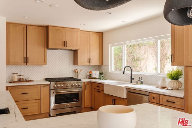 2339 Jupiter Drive, Los Angeles, CA 90046