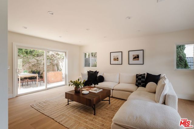 2339 Jupiter Drive, Los Angeles, CA 90046