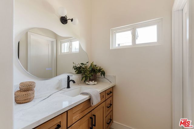 2339 Jupiter Drive, Los Angeles, CA 90046