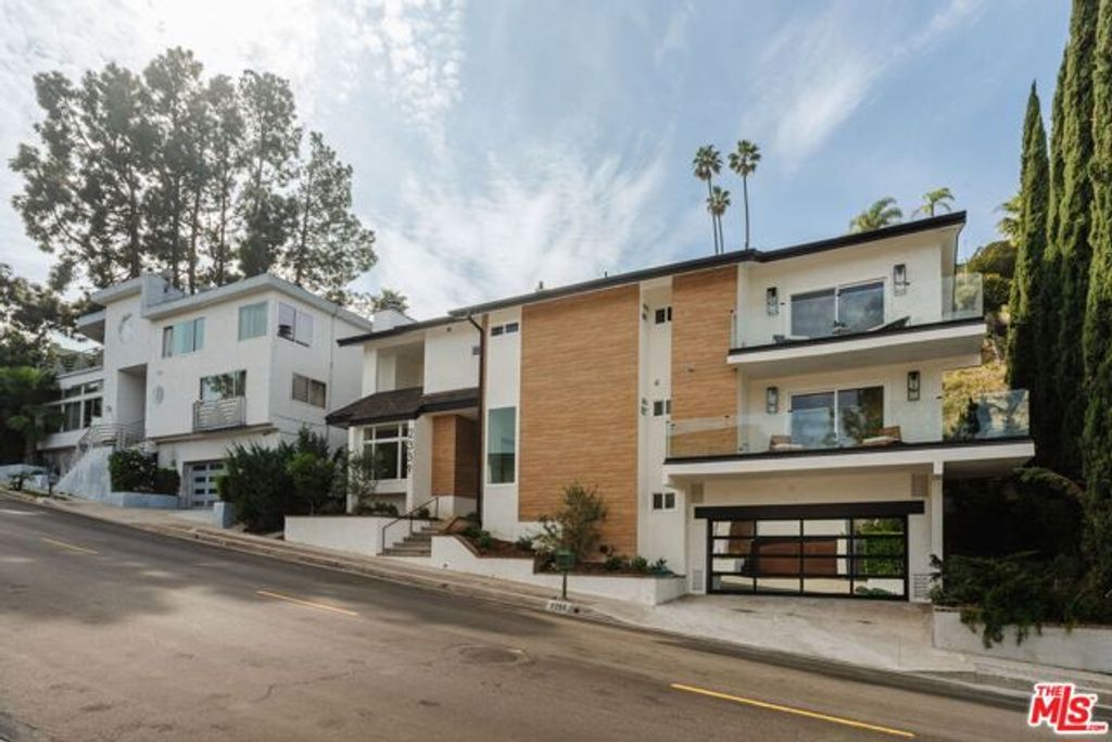 2339 Jupiter Drive, Los Angeles, CA 90046