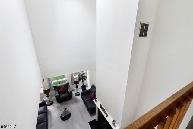 45 Bond St, Bridgewater Twp., NJ 08807
