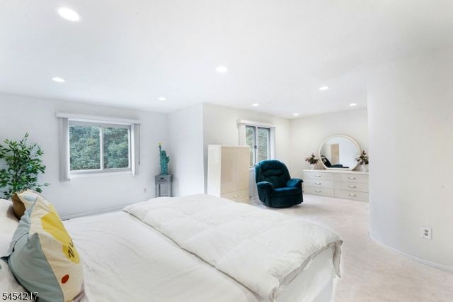 45 Bond St, Bridgewater Twp., NJ 08807