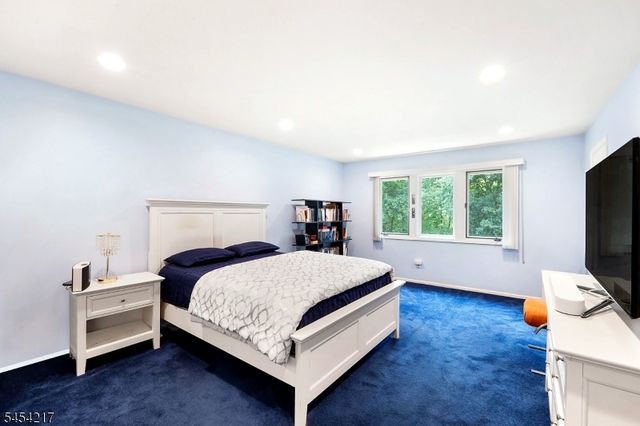 45 Bond St, Bridgewater Twp., NJ 08807