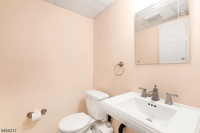 45 Bond St, Bridgewater Twp., NJ 08807