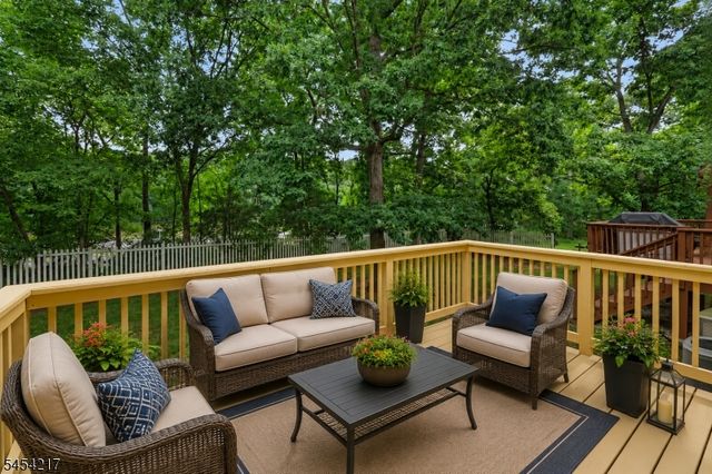 45 Bond St, Bridgewater Twp., NJ 08807