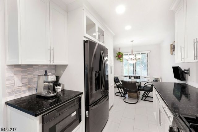45 Bond St, Bridgewater Twp., NJ 08807