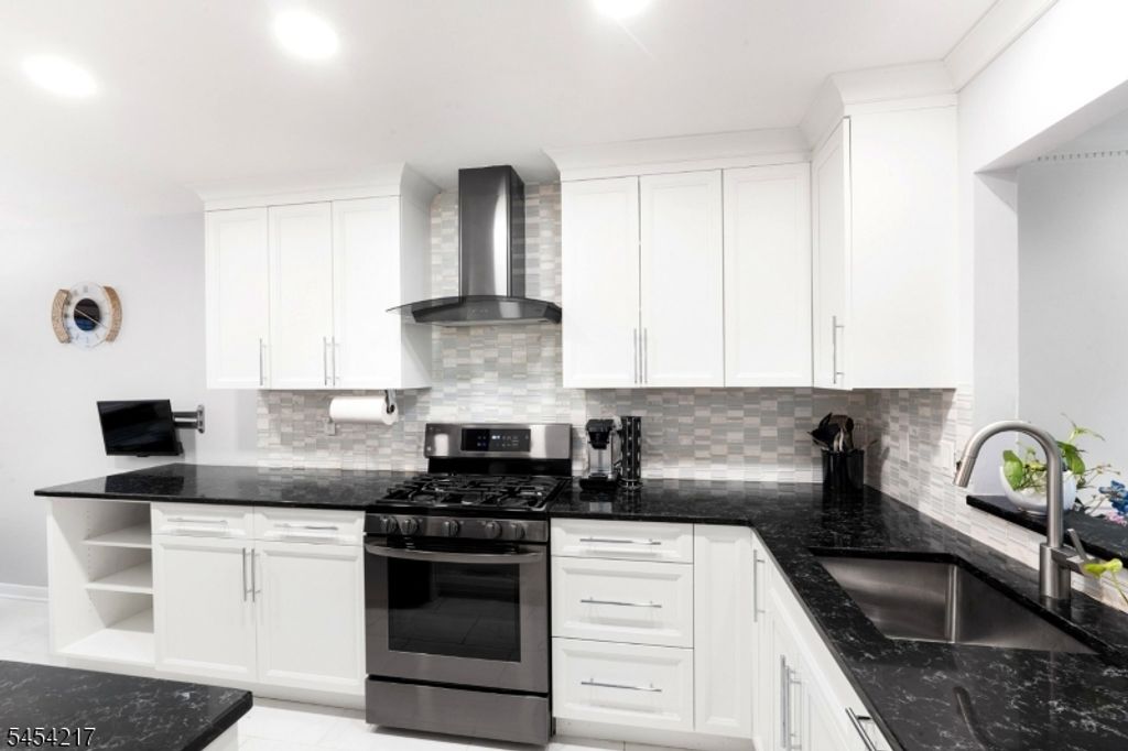 45 Bond St, Bridgewater Twp., NJ 08807 — photo 3