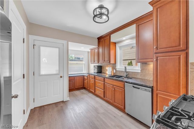 3566 Grosvenor Road, Cleveland Heights, OH 44118