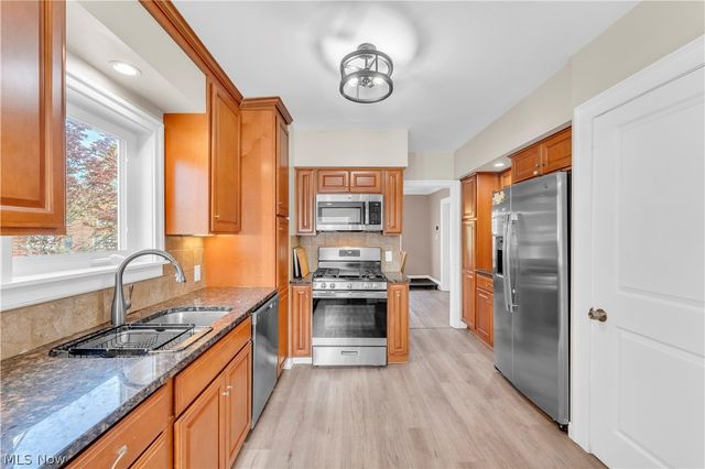 3566 Grosvenor Road, Cleveland Heights, OH 44118