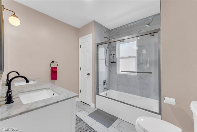 3566 Grosvenor Road, Cleveland Heights, OH 44118