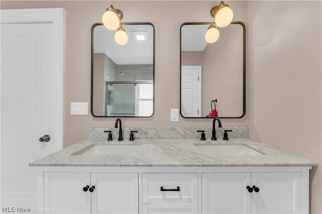 3566 Grosvenor Road, Cleveland Heights, OH 44118