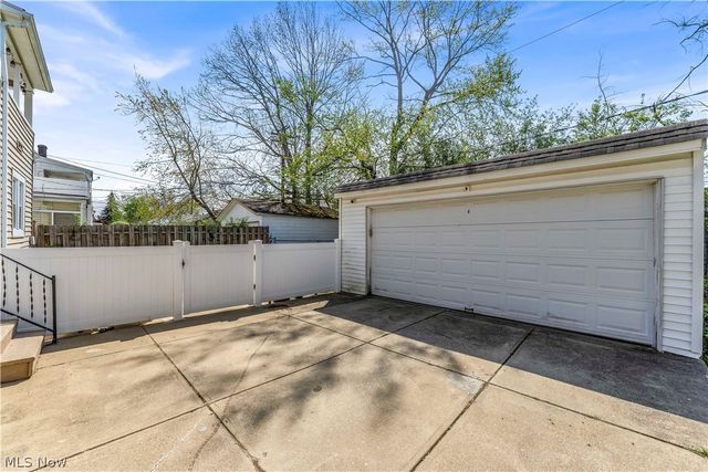 3566 Grosvenor Road, Cleveland Heights, OH 44118