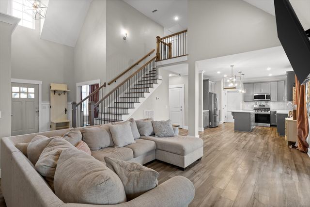 8112 Holly Crest Drive, Chattanooga, TN 37421