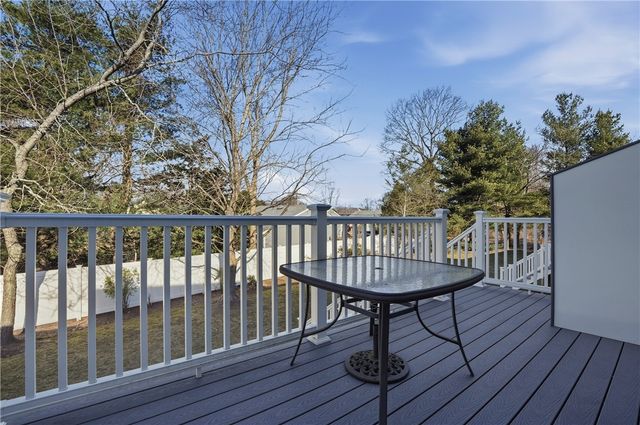 1 Willow Glen Circle 106, Warwick, RI 02889