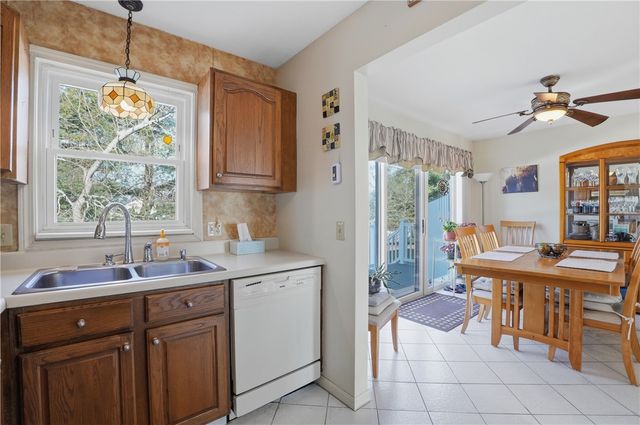 1 Willow Glen Circle 106, Warwick, RI 02889