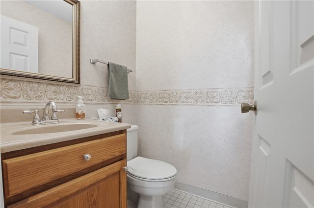 1 Willow Glen Circle 106, Warwick, RI 02889