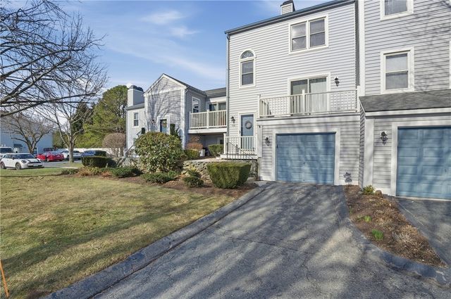 1 Willow Glen Circle 106, Warwick, RI 02889