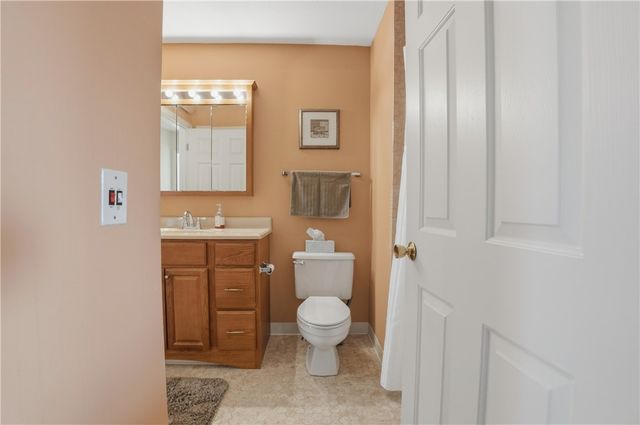 1 Willow Glen Circle 106, Warwick, RI 02889