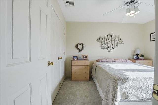 1 Willow Glen Circle 106, Warwick, RI 02889