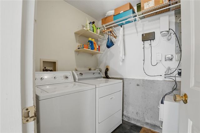 1 Willow Glen Circle 106, Warwick, RI 02889