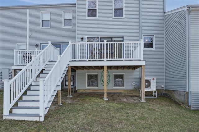 1 Willow Glen Circle 106, Warwick, RI 02889