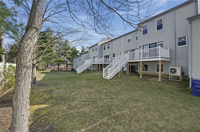 1 Willow Glen Circle 106, Warwick, RI 02889