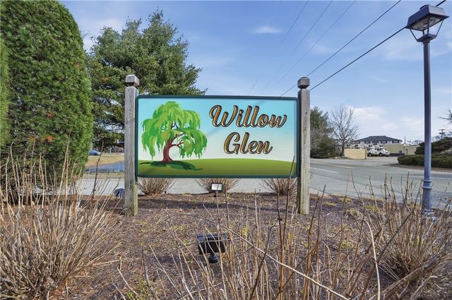 1 Willow Glen Circle 106, Warwick, RI 02889