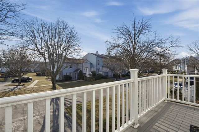 1 Willow Glen Circle 106, Warwick, RI 02889