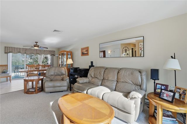 1 Willow Glen Circle 106, Warwick, RI 02889