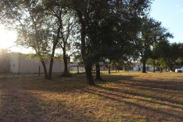 000 F Avenue, Somerville, TX 77879