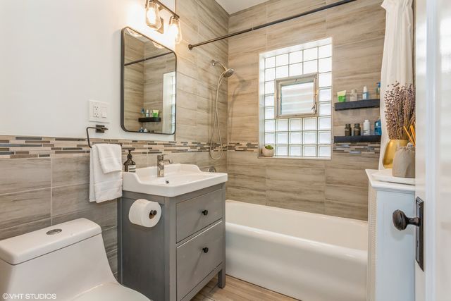 4830 Wright Terrace 2, Skokie, IL 60077
