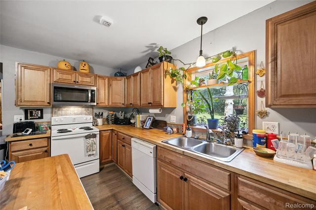 7604 Imlay City Road, Kenockee Township, MI 48006