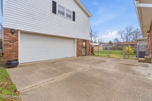 1518 Talmadge Way, Louisville, KY 40216