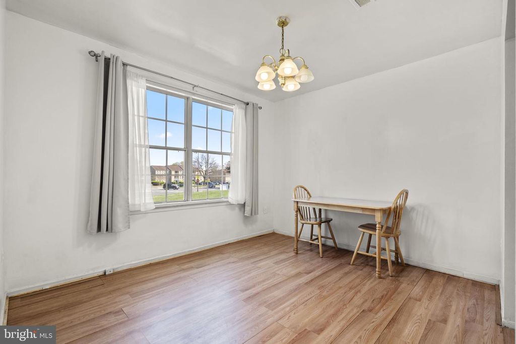Image 10 of property listing at 1401 KEY PKWY #102, Frederick, MD 21702