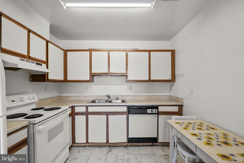 Image 11 of property listing at 1401 KEY PKWY #102, Frederick, MD 21702