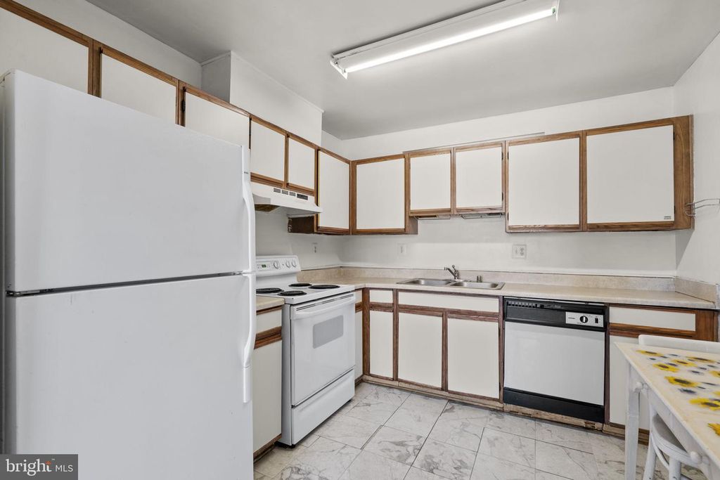 Image 12 of property listing at 1401 KEY PKWY #102, Frederick, MD 21702