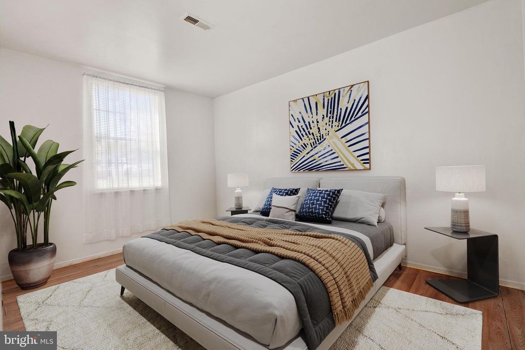 Image 13 of property listing at 1401 KEY PKWY #102, Frederick, MD 21702